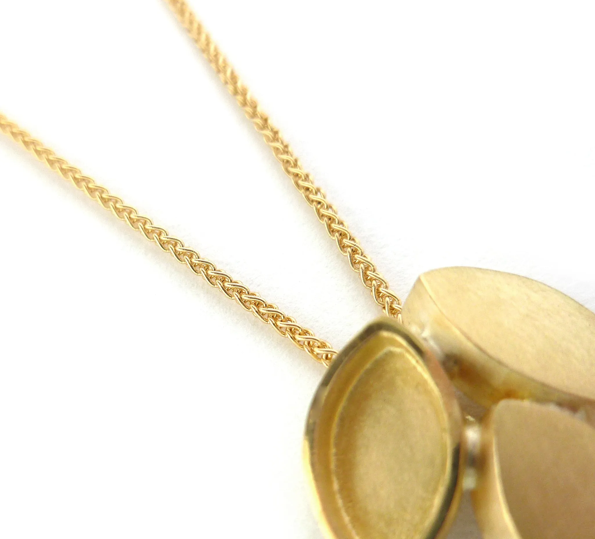 18ct Gold Necklace - Contemporary, Unique and Bespoke.