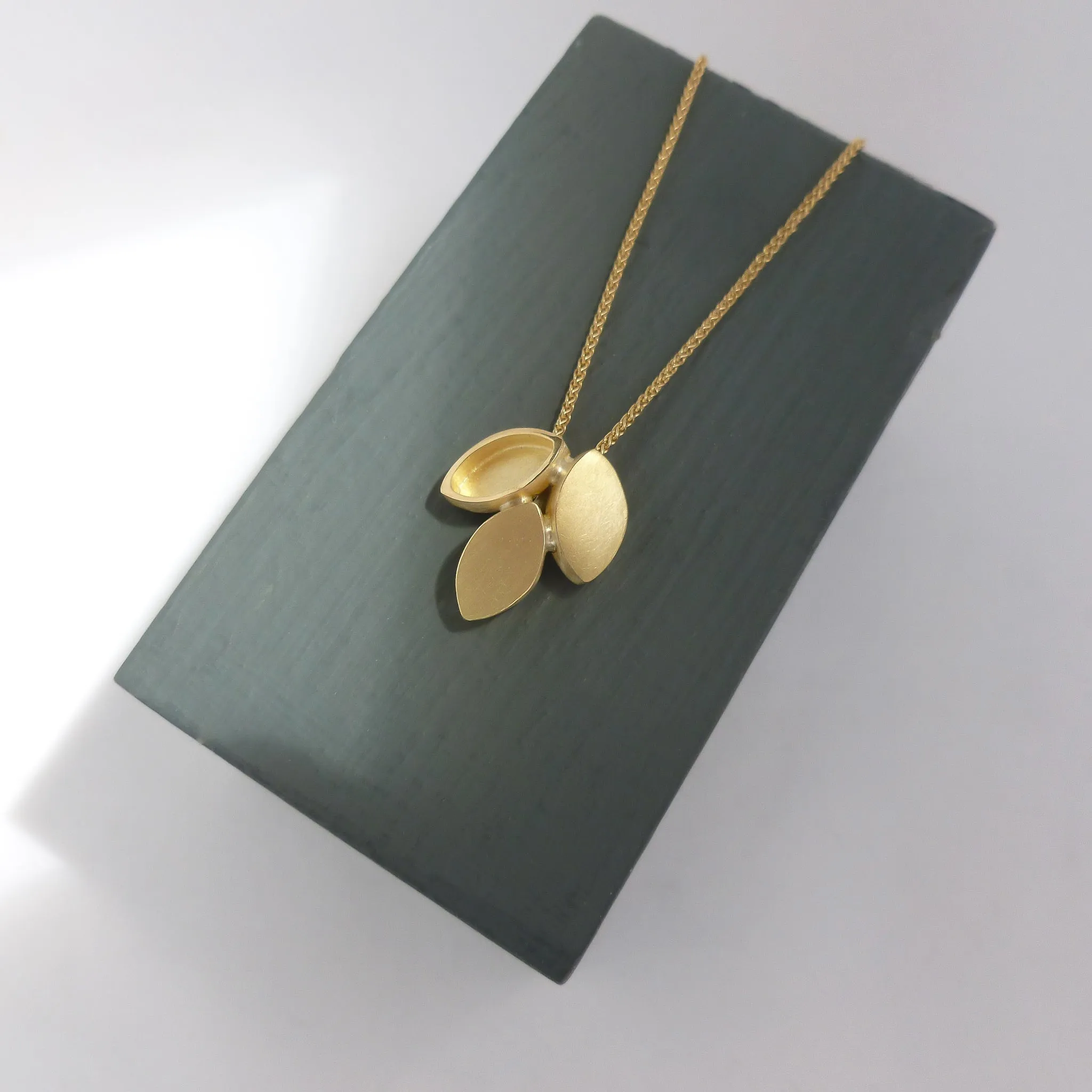 18ct Gold Necklace - Contemporary, Unique and Bespoke.