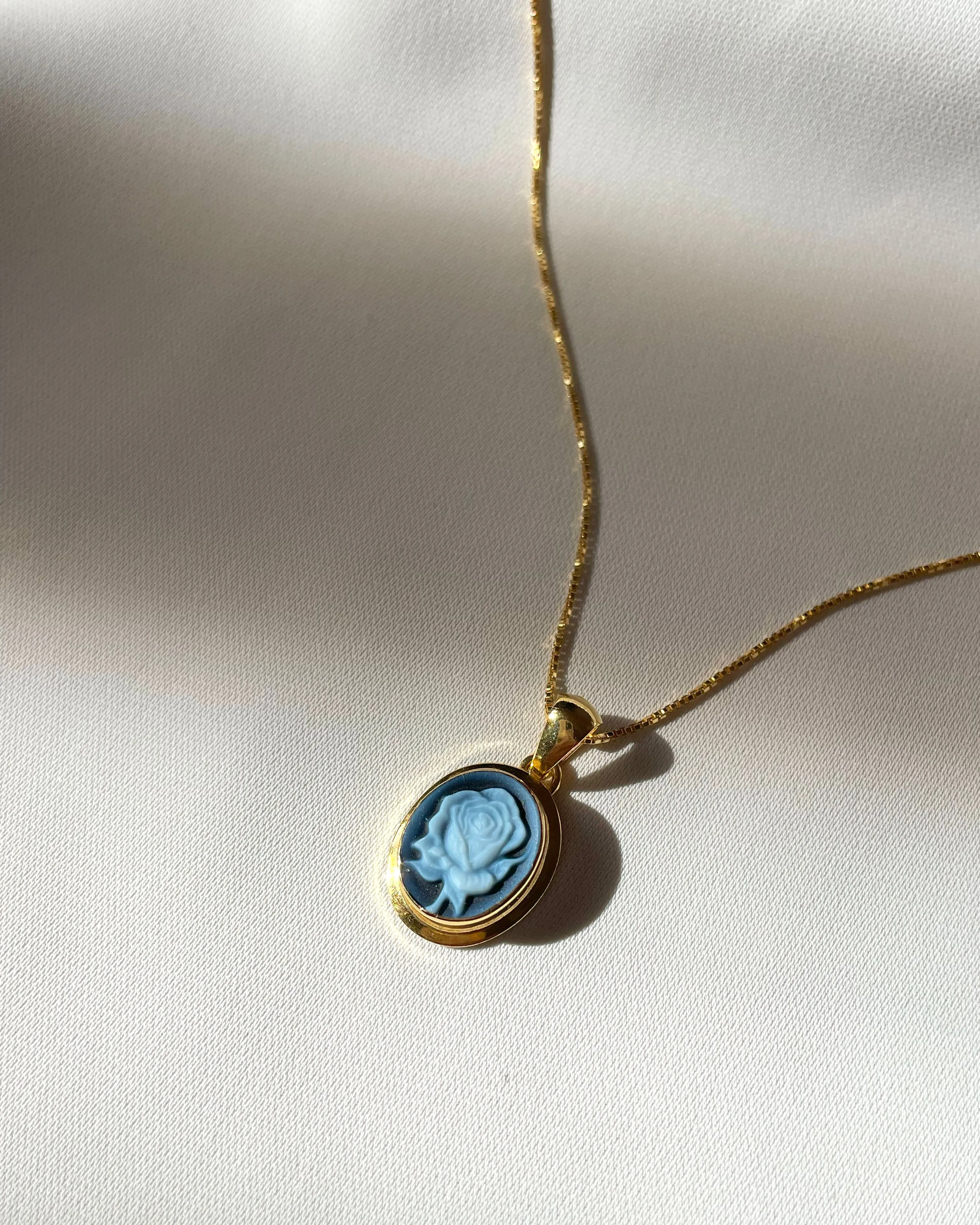 ROSE NECKLACE - GOLD
