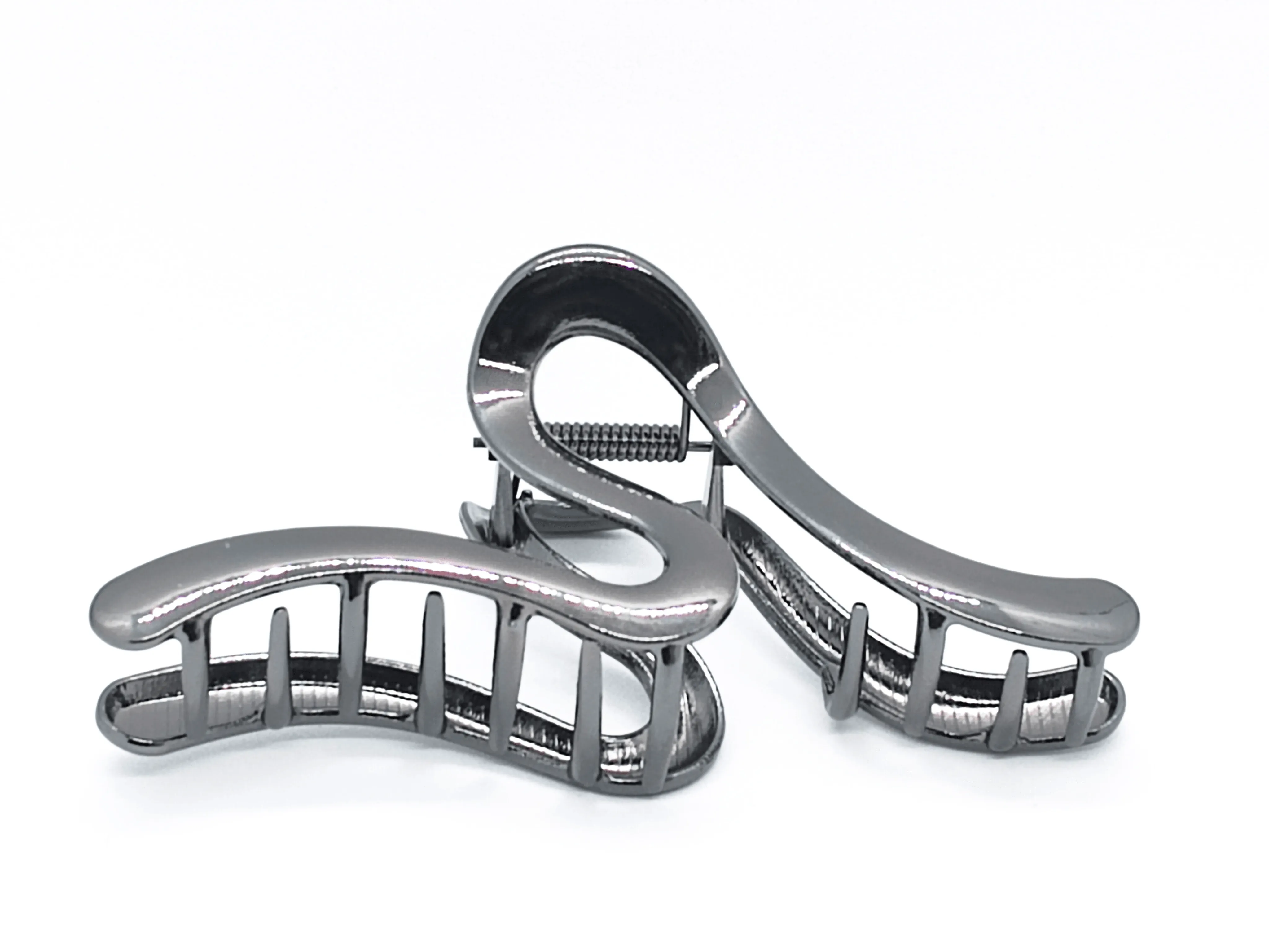 Sleek Metallic Wave Hair Claw Clip