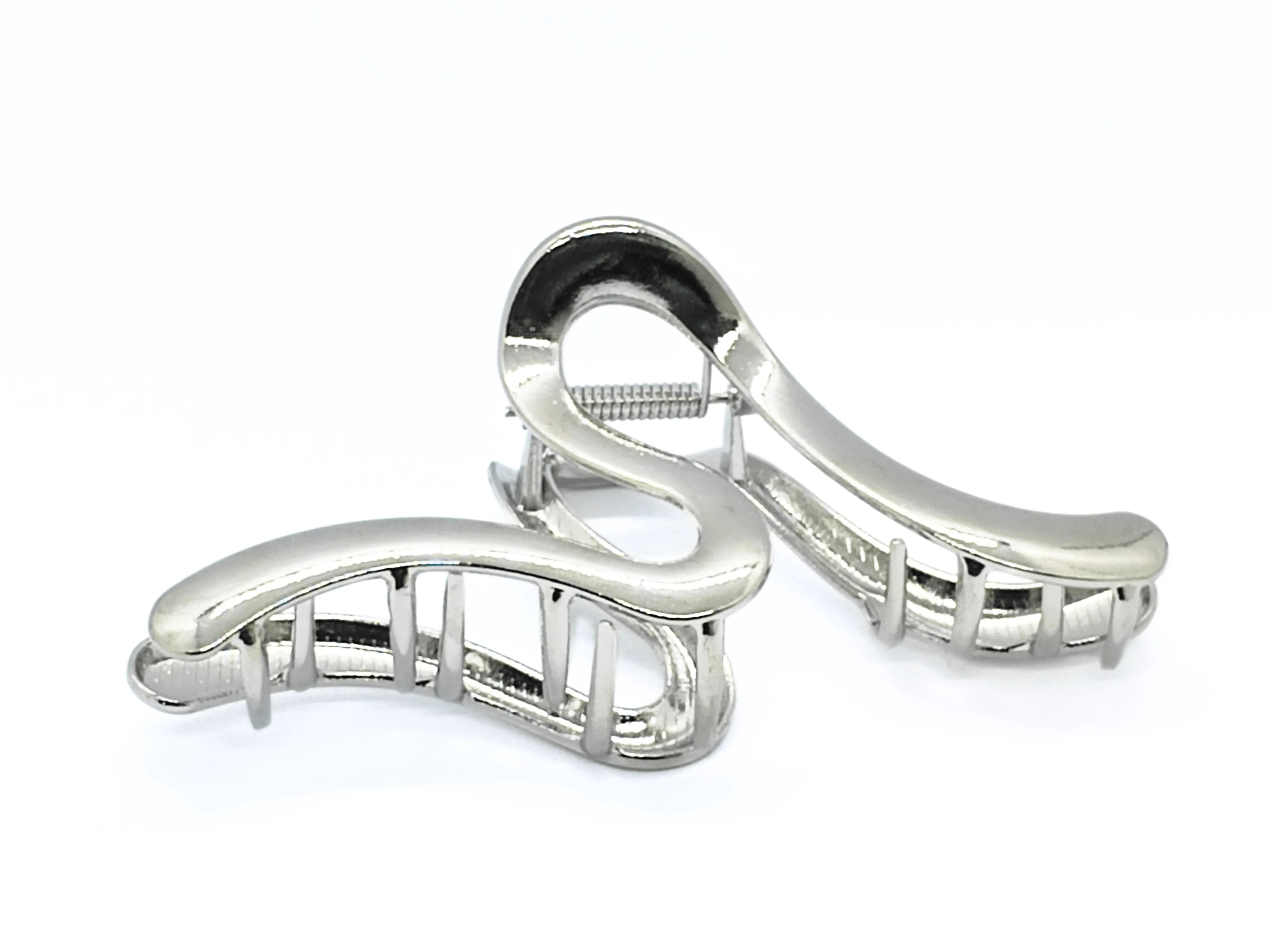 Sleek Metallic Wave Hair Claw Clip