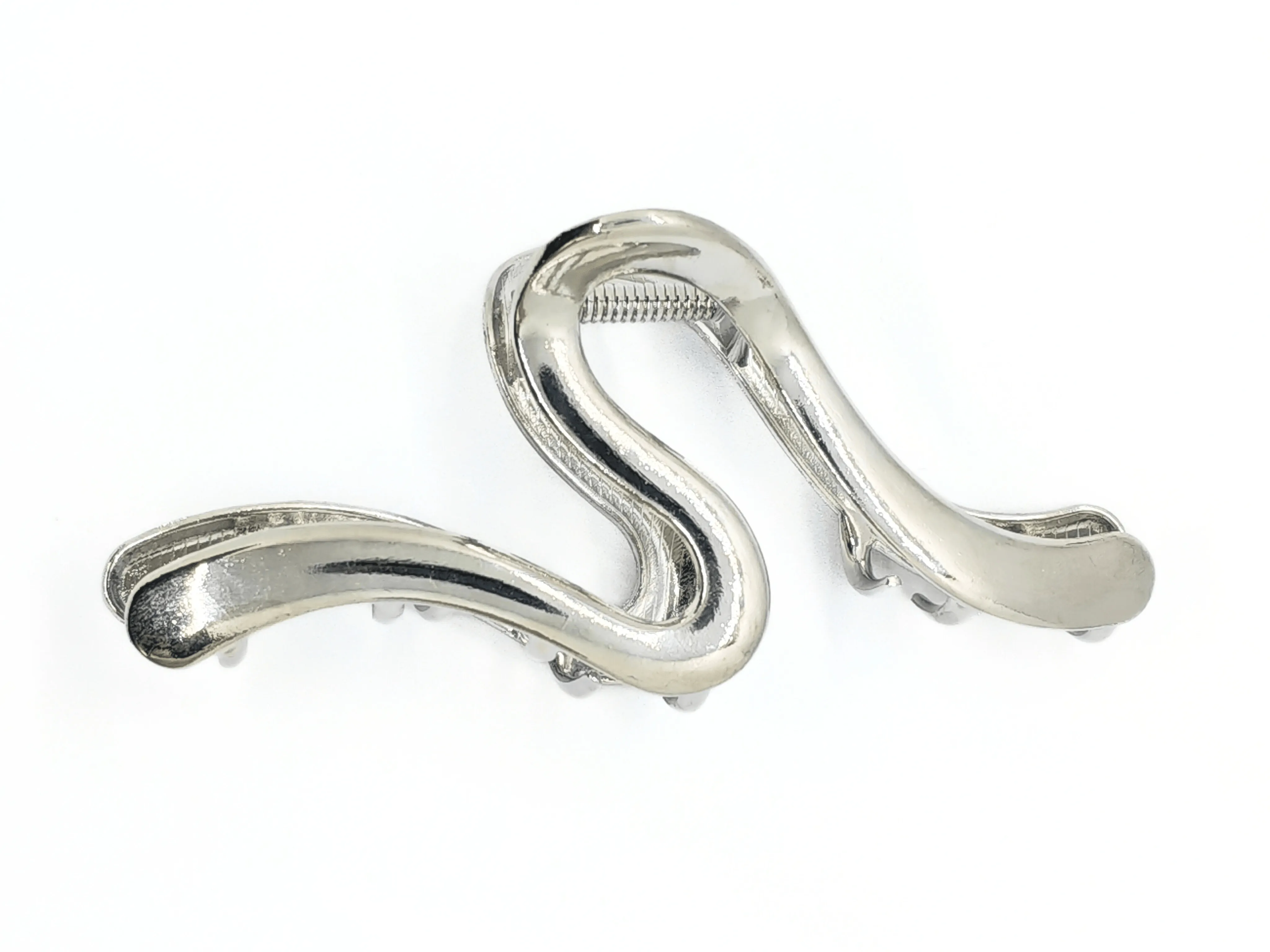 Sleek Metallic Wave Hair Claw Clip